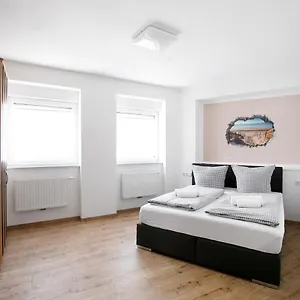 Apartment Sunlit Garden & Mountain, Garmisch-Partenkirchen